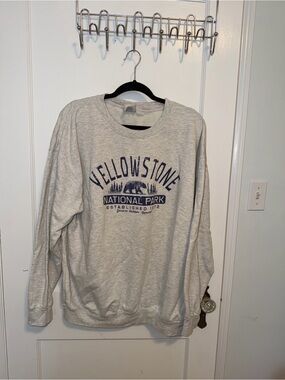 Yellowstone National Park Crewneck Sweatshirt - Light Gray